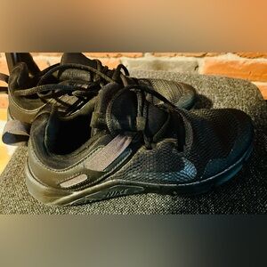 Nike black shoes women 7